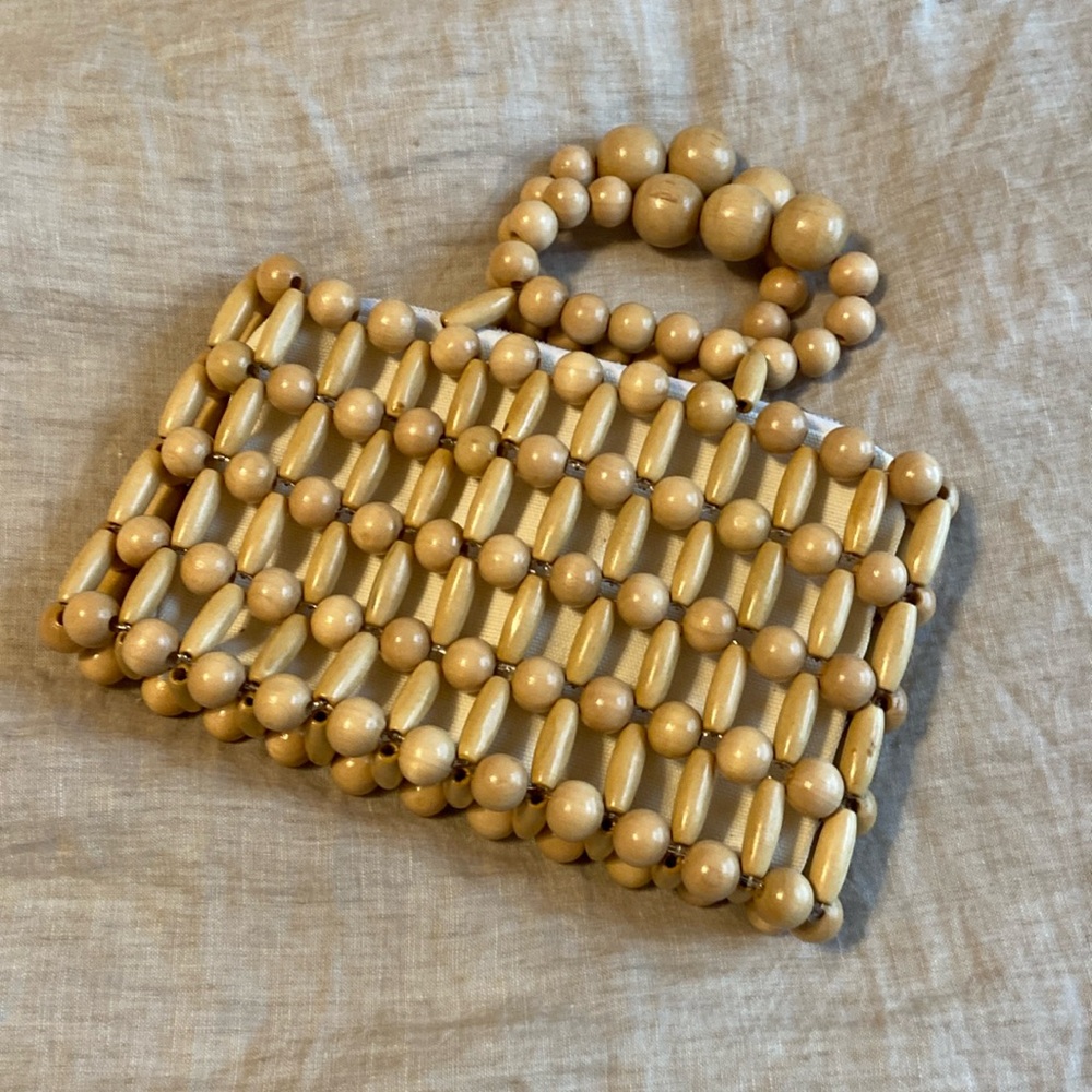 Wood bead clutch